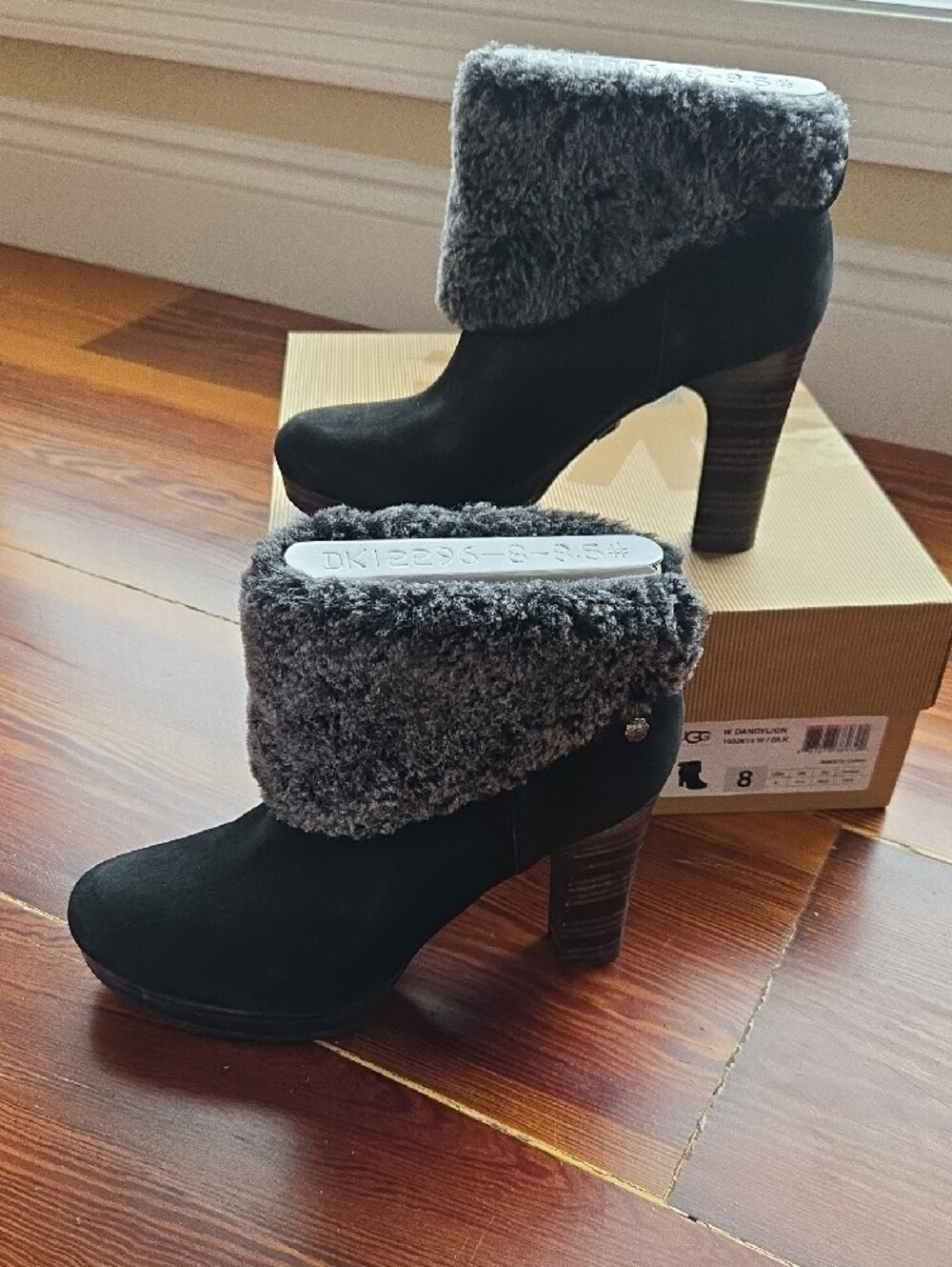 UGG Dandylion In Black - Picture 7 of 8